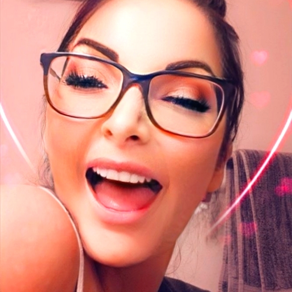 Meet your Posher, Dani California 💋 - Picture 3 of 8